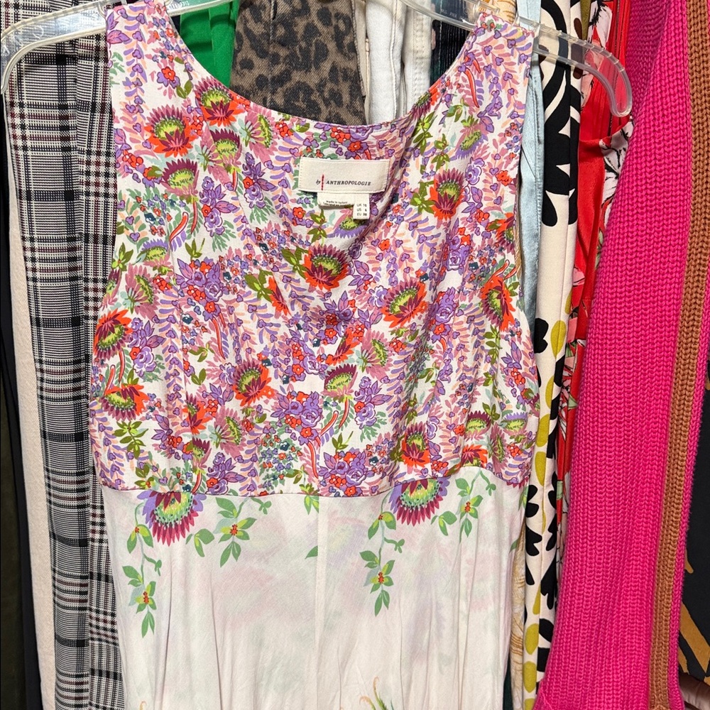 Anthropologie Dress - Size 6 - V-neck dress